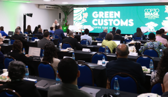 Líderes de aduanas en "Aduanas Verdes (Green Customs)", evento paralelo a la COP30 en Manaos, Brasil.